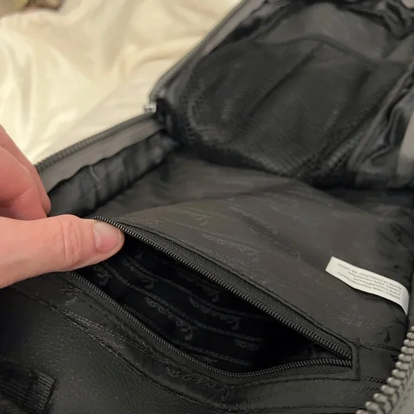 Vespa Black Backpack with multiple pockets, heavy duty zippers. Faux leather - Picture 8 of 14